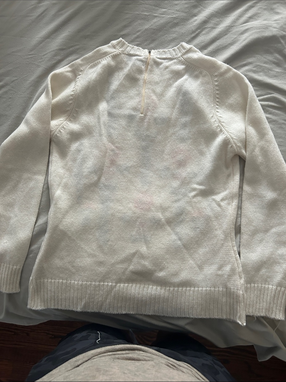 Vintage White Crewneck Sweater with Multicolor Floral Embroidery - Picture 2 of 4